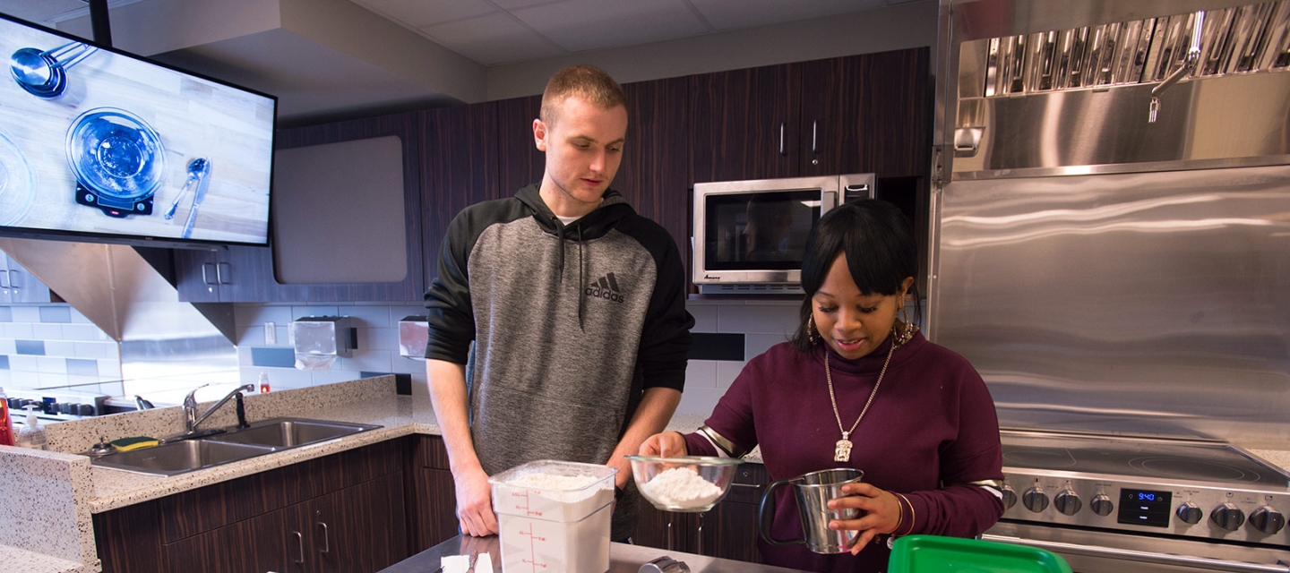 Students in dietetic classroom 